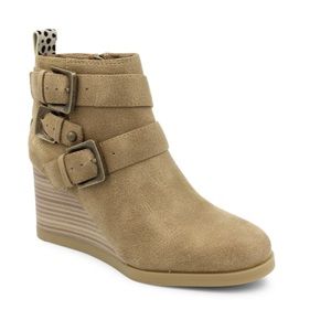 WOMEN’S BLOWFISH WEDGE BOOT-SIZE 8.5.